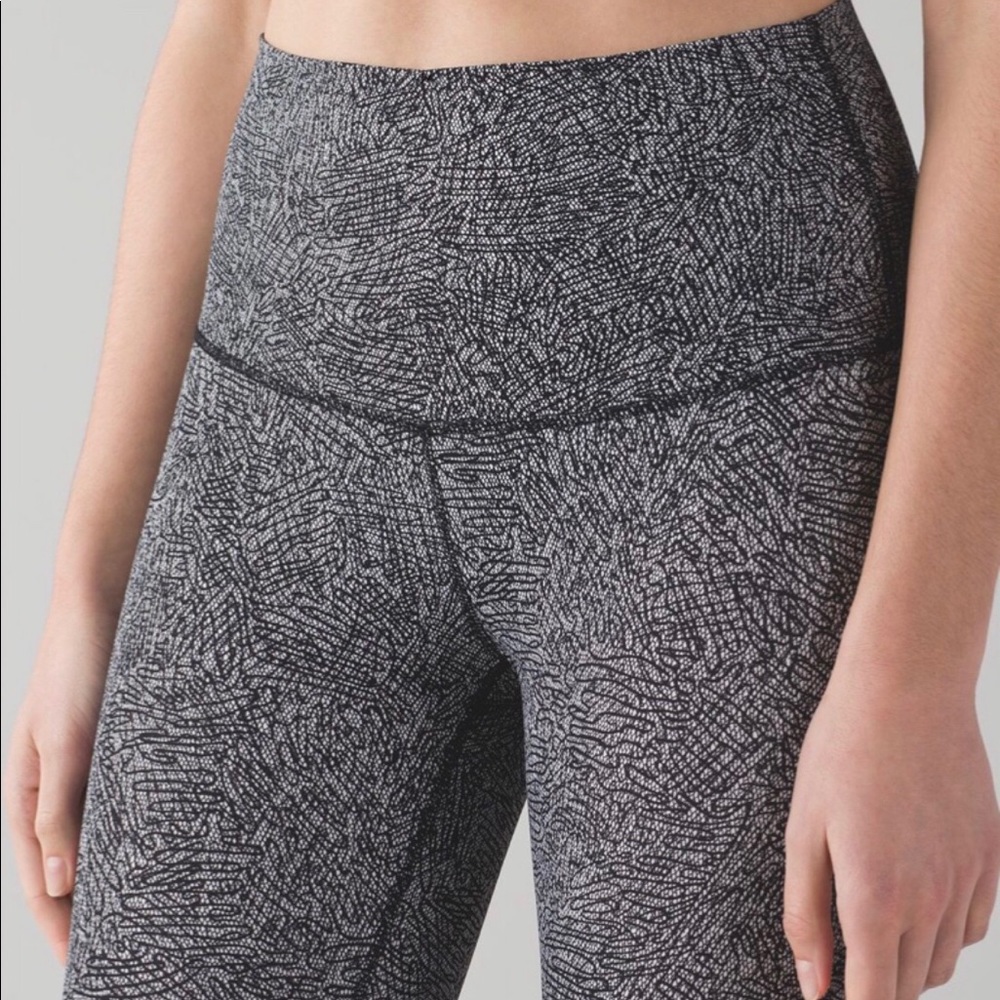 NWT Lululemon High Rise Wunder Under Crop size 6